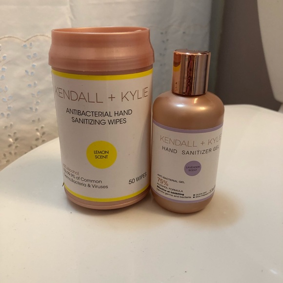 Kendall & Kylie set of 3 skincare bundle Must bundle - Picture 16 of 16